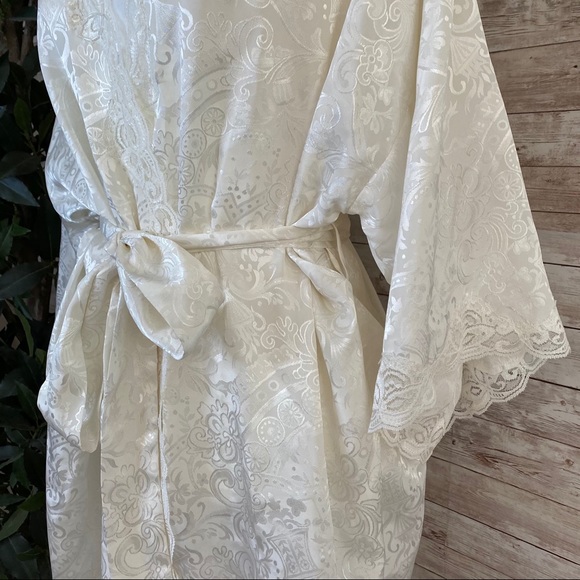 Vintage Victoria’s Secret GOLD Label White Robe OS - Picture 5 of 8